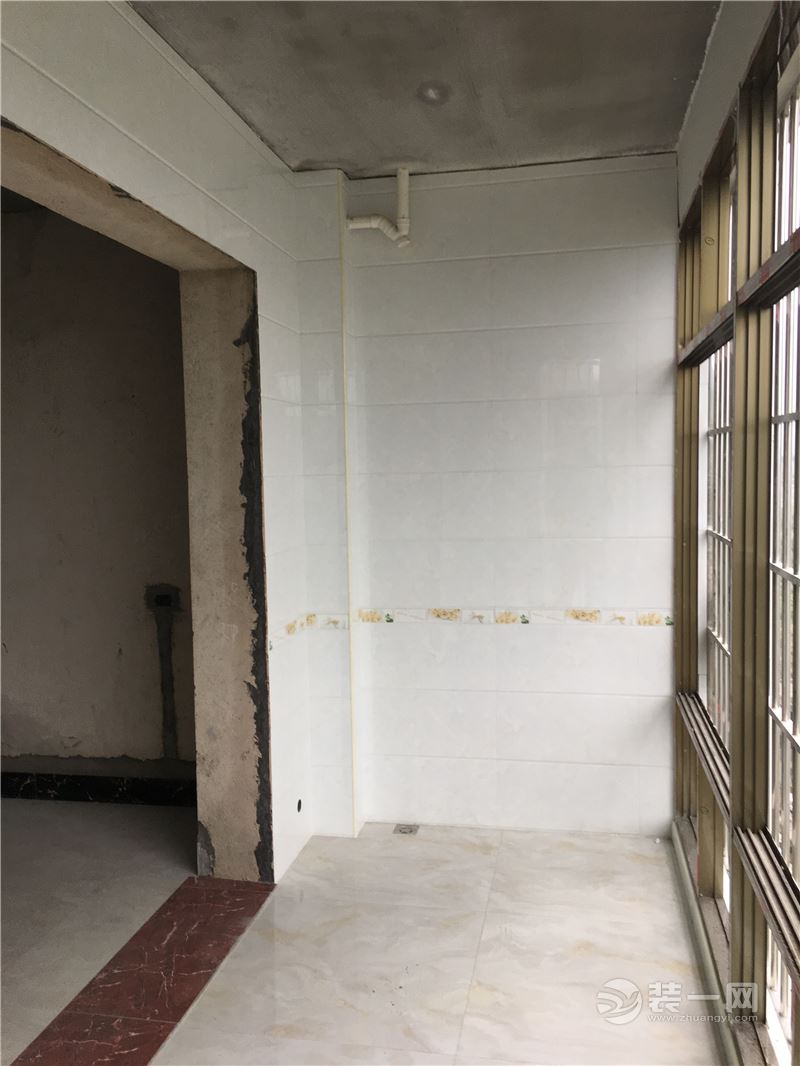 象州装修工人建议您把阳台全部贴上瓷砖,不然会后悔!